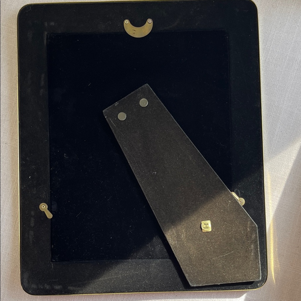 Elegant Large Brass Photo Frame for       8”x10” photo - Picture 3 of 4
